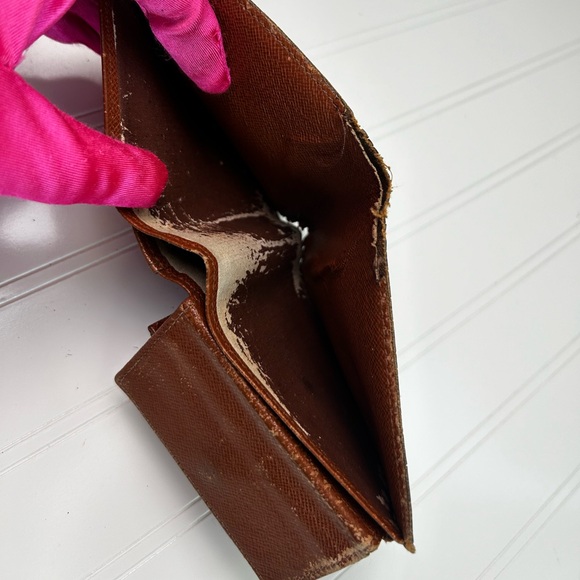 Louis Vuitton Multiple Pocket Wallet - Picture 14 of 16